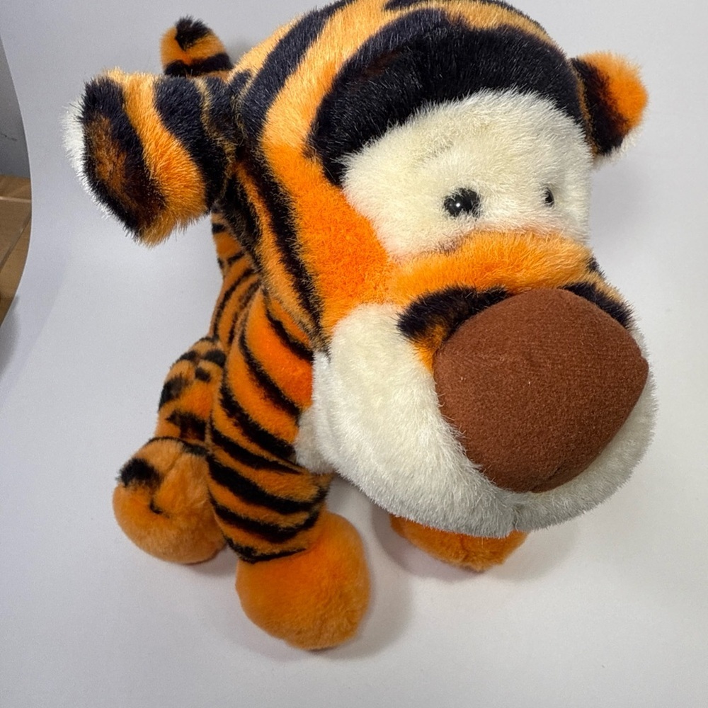 Disney’s Eyore & Tiger plush - Picture 4 of 9